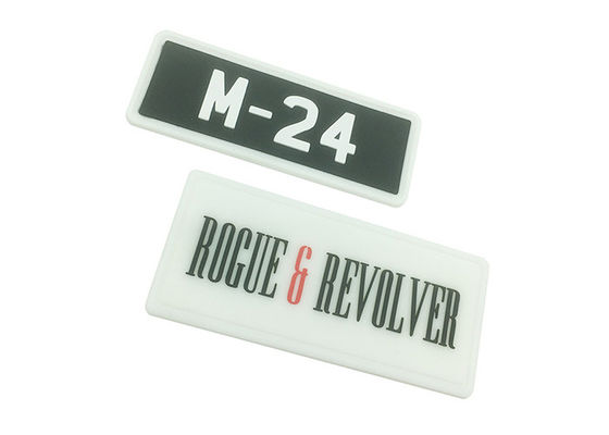 شارات العمل الملابس ملمسات بي في سي ناعمة شكل مربع 70x25x2mm أسود وأبيض المزود