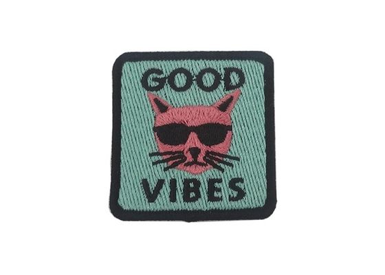 ملصقات طريزية معطوبة مع حافة محفوفة بالليزر المزود