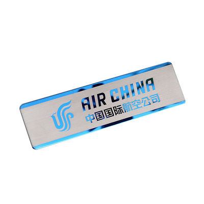 تعريف تجاري مخصص شعار معدني عقدة غطاء الذهبية علامة اسم شارة مع حامل مغناطيس المزود